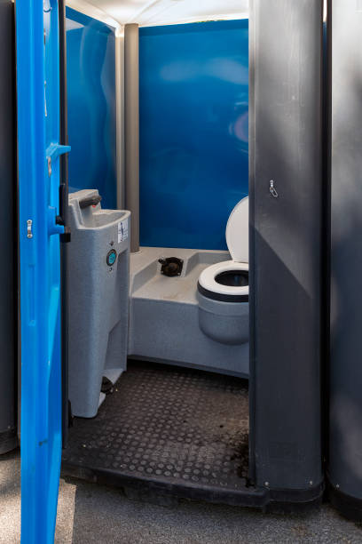 Portable Toilet Options We Offer in Lowellville, OH